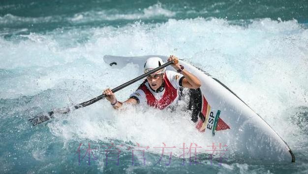 赛艇冠军成功转移洪水中遇险体校师生